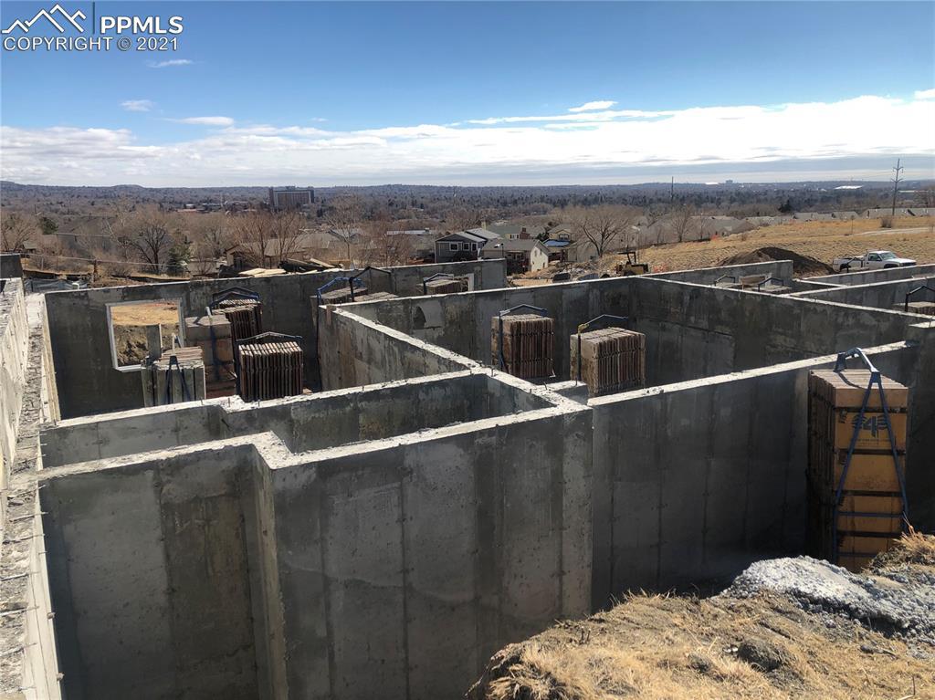 2711 Tomahawk Hill Heights, Colorado Springs, CO 80907