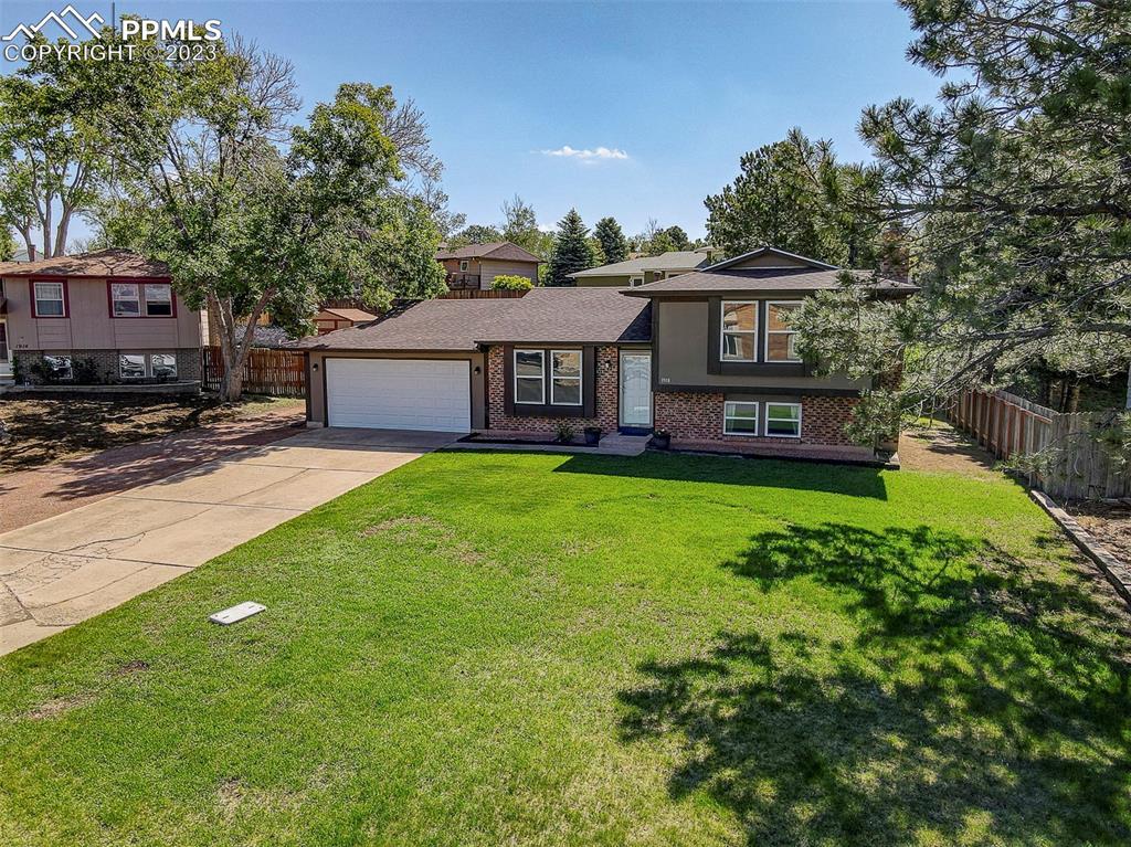 1918 W Flintlock Ter., Colorado Springs, CO 80920