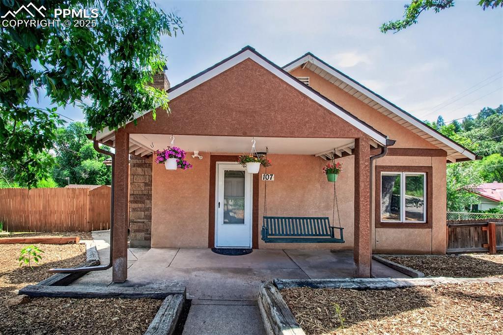 107 Oak Pl., Manitou Springs, CO 80829