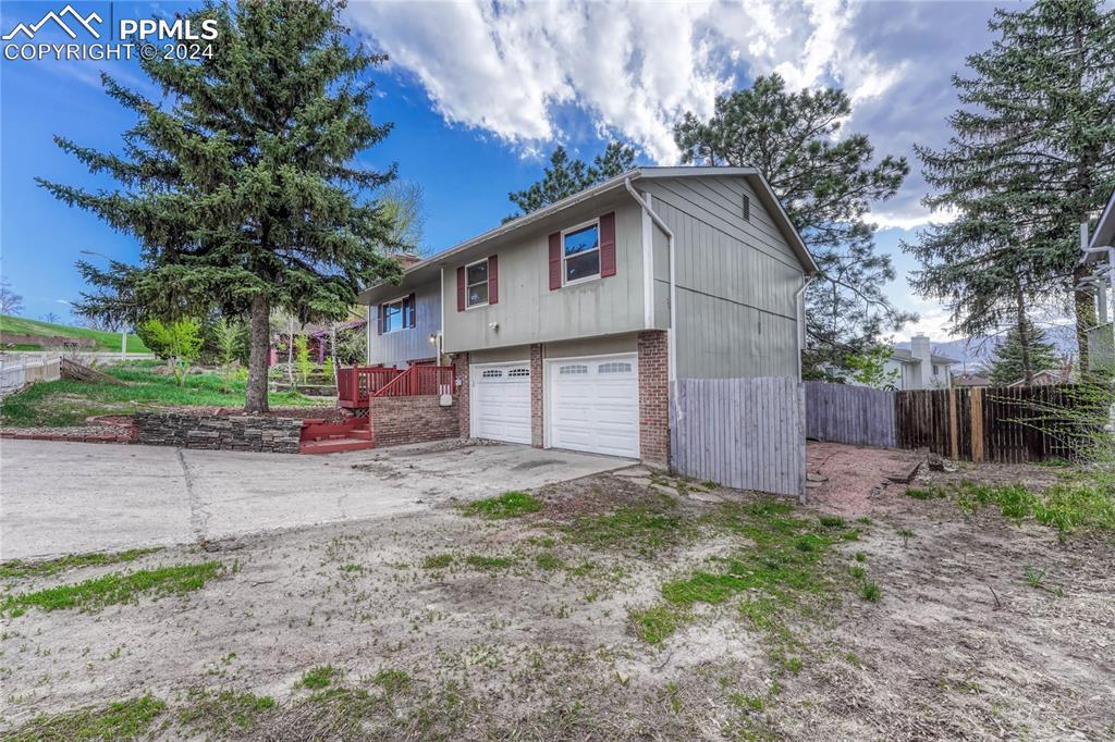 6530 Brook Park Dr., Colorado Springs, CO 80918