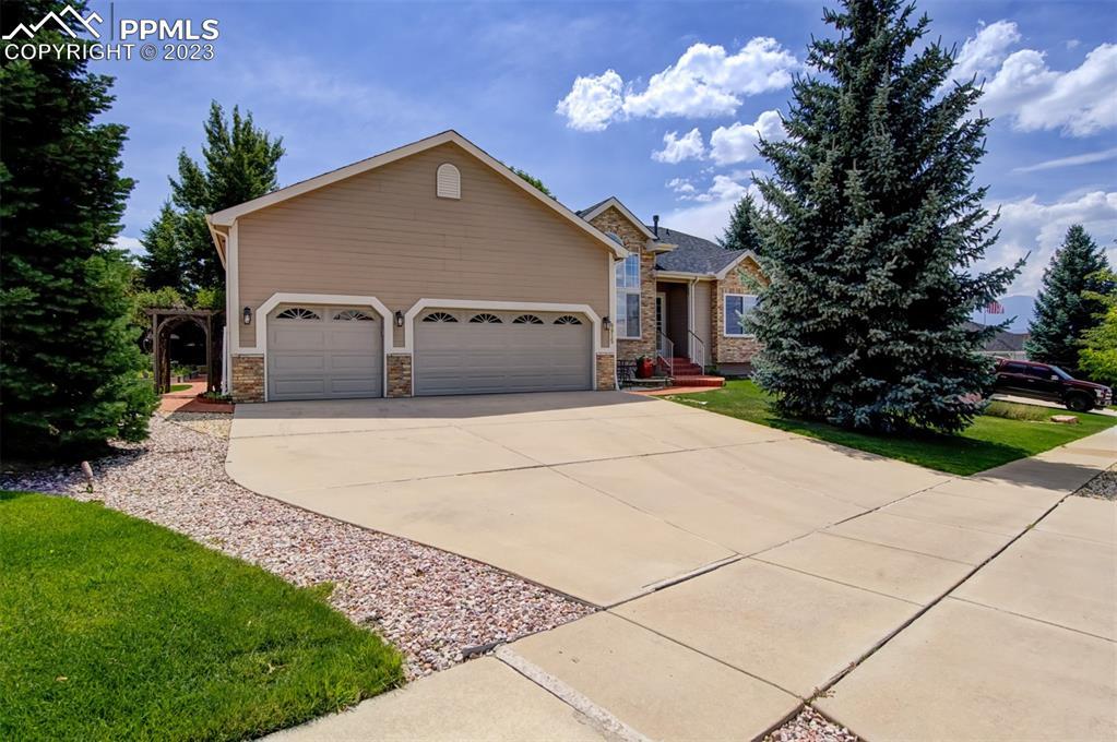 9915 Pleasanton Dr., Colorado Springs, CO 80920