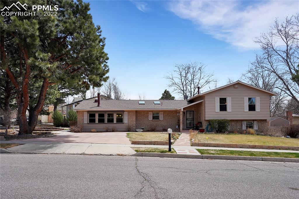 5233 Cambria Dr., Colorado Springs, CO 80918