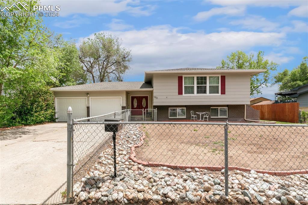 652 Fay Dr., Colorado Springs, CO 80911