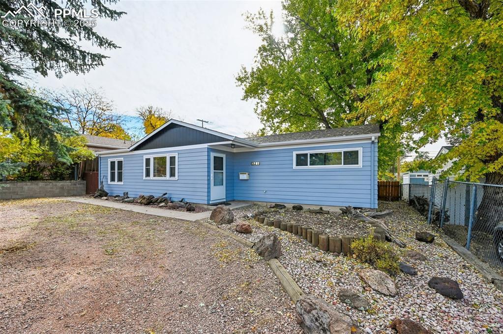 323 Maplewood Dr., Colorado Springs, CO 80907