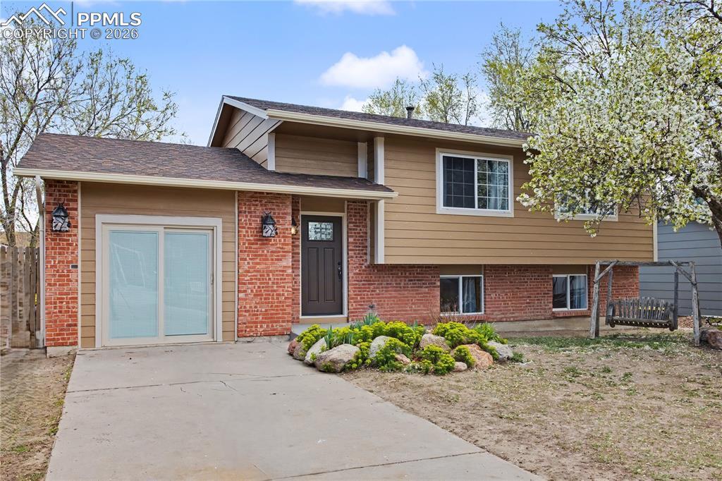 2205 Shawnee Dr., Colorado Springs, CO 80915