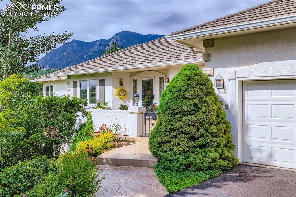 385 Hidden Creek Dr., Colorado Springs, CO 80906