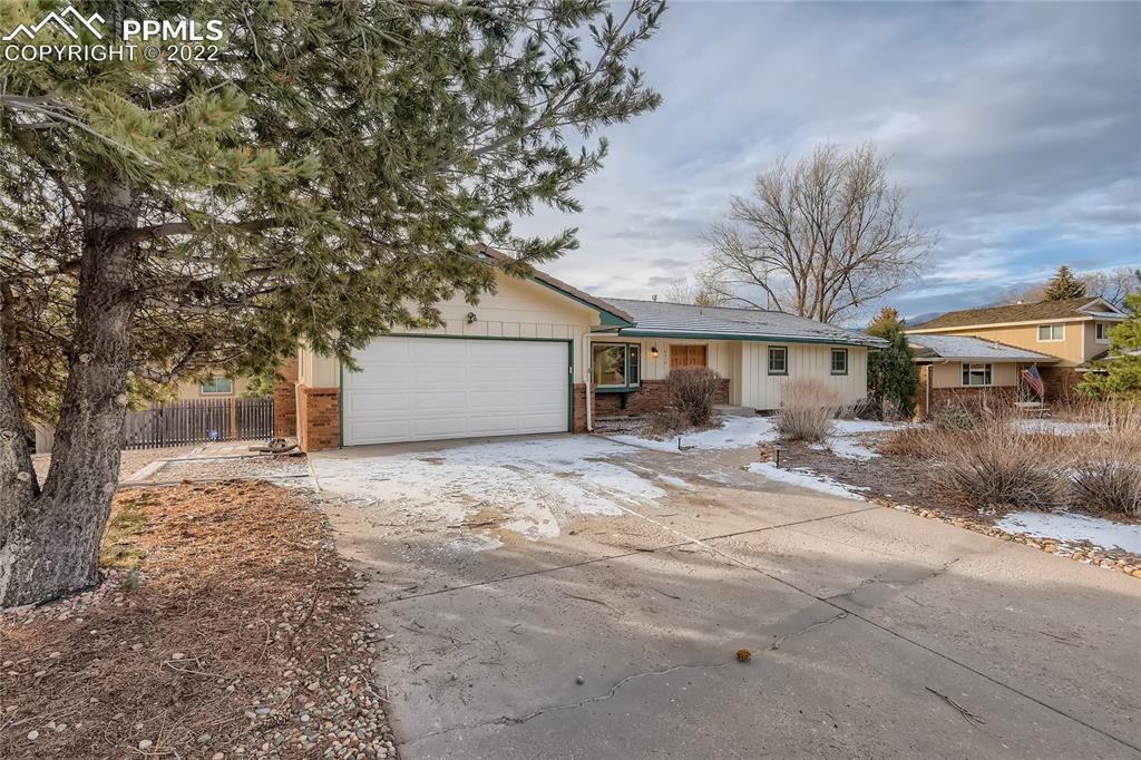 6319 Mesedge Dr., Colorado Springs, CO 80919
