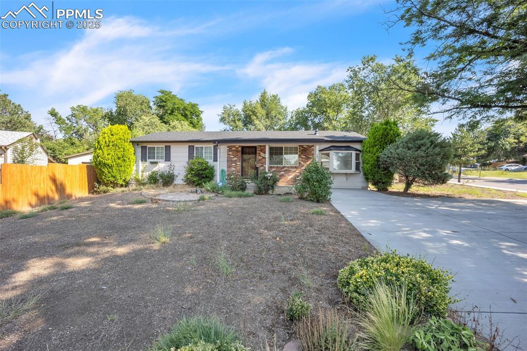 216 Longfellow Dr., Colorado Springs, CO 80910