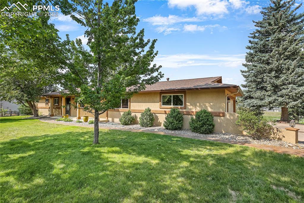 30 Huntington Beach Dr., Colorado Springs, CO 80921