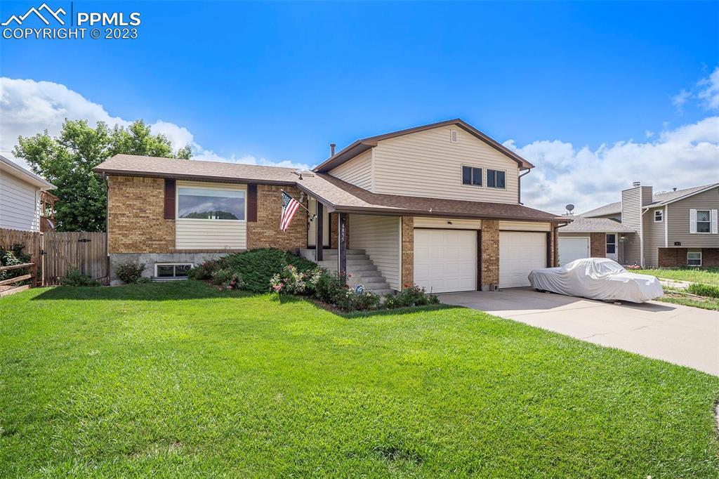 6855 Blue River Way, Colorado Springs, CO 80911