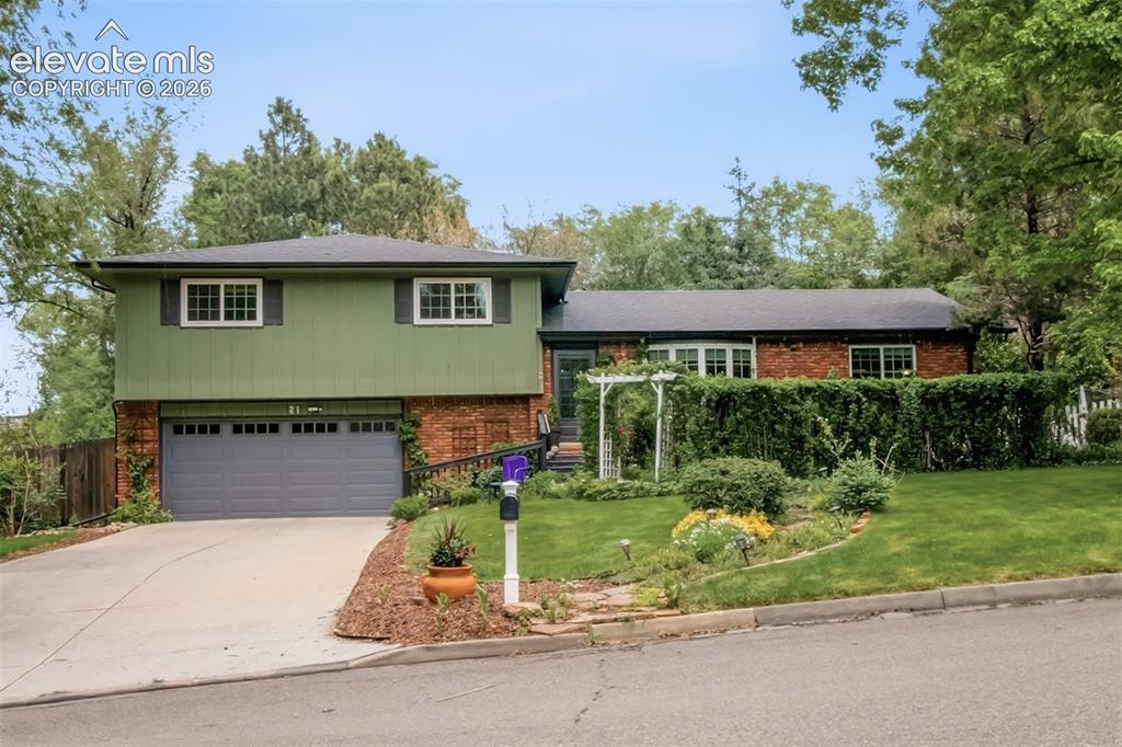 21 Newport Cir., Colorado Springs, CO 80906