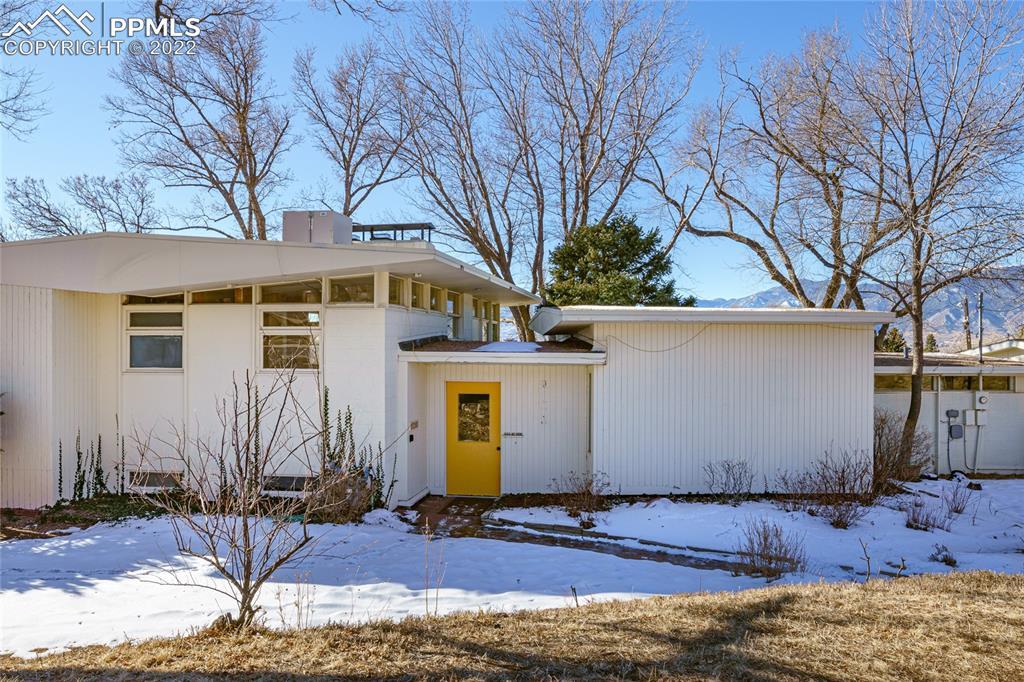 1233 Mount View Ln., Colorado Springs, CO 80907