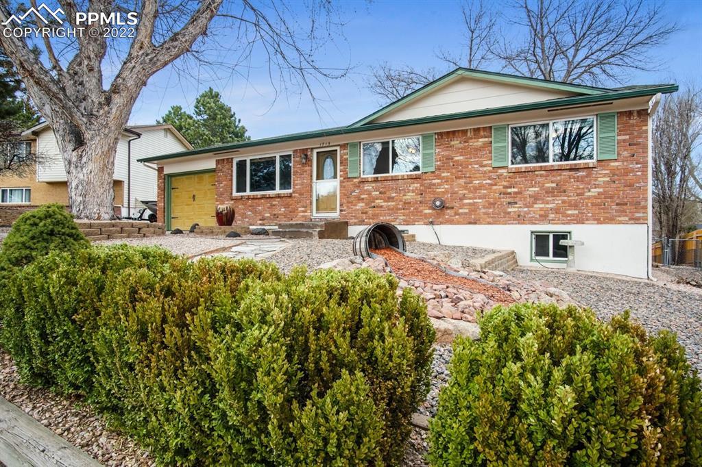 1715 Robidoux Cir., Colorado Springs, CO 80915