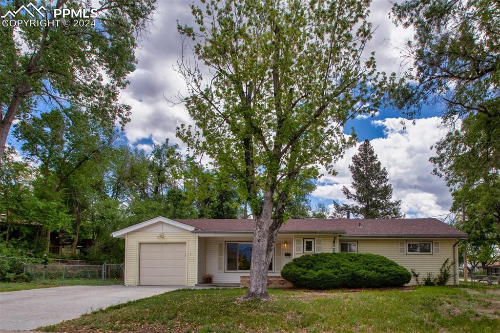413 Montrose Dr., Colorado Springs, CO 80911