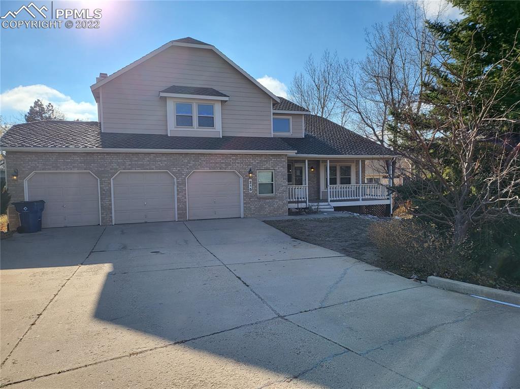 215 Scottsdale Dr., Colorado Springs, CO 80921