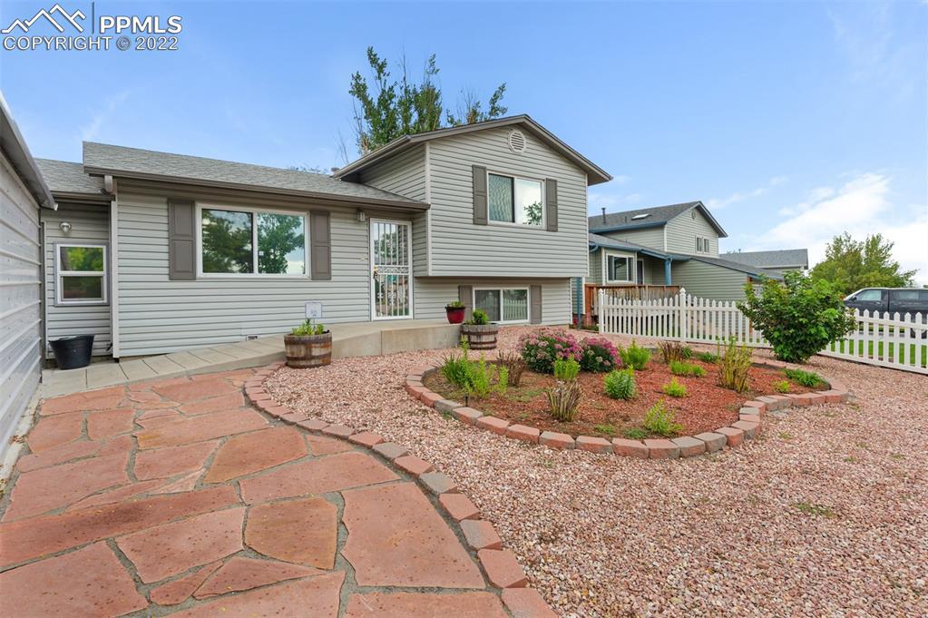 7225 Grand Valley Dr., Colorado Springs, CO 80911
