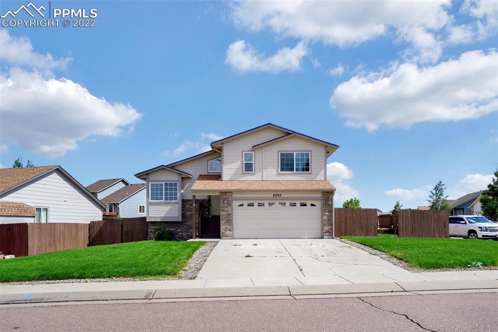 8205 Pinegate Dr., Colorado Springs, CO 80925