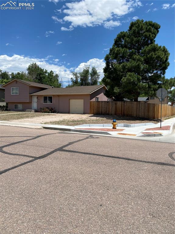 2595 Barkman Dr., Colorado Springs, CO 80916