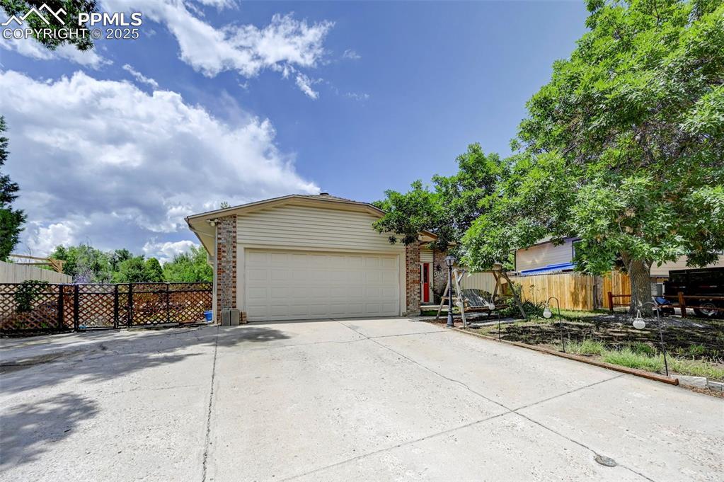 4738 Dover Dr., Colorado Springs, CO 80916
