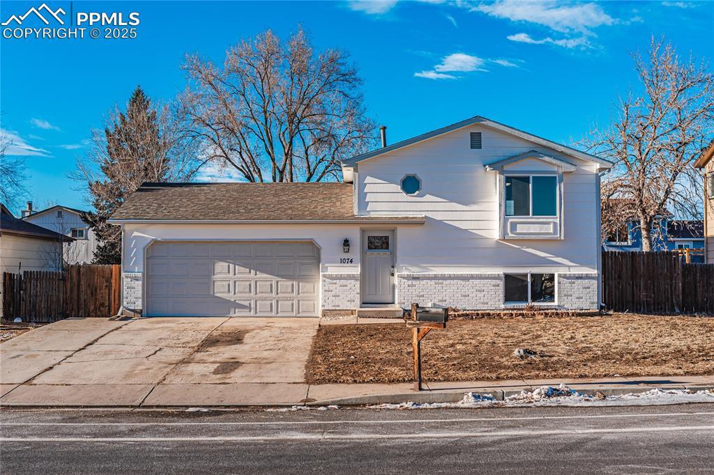 1074 Jet Wing Dr., Colorado Springs, CO 80916