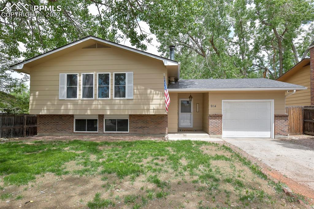 914 Drury Ln., Colorado Springs, CO 80911