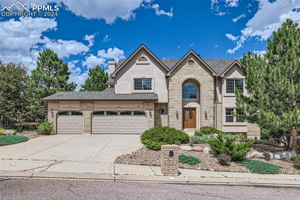 10 Balmoral Way, Colorado Springs, CO 80906