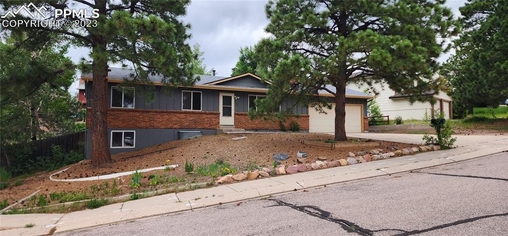 3270 Cortina Dr., Colorado Springs, CO 80918