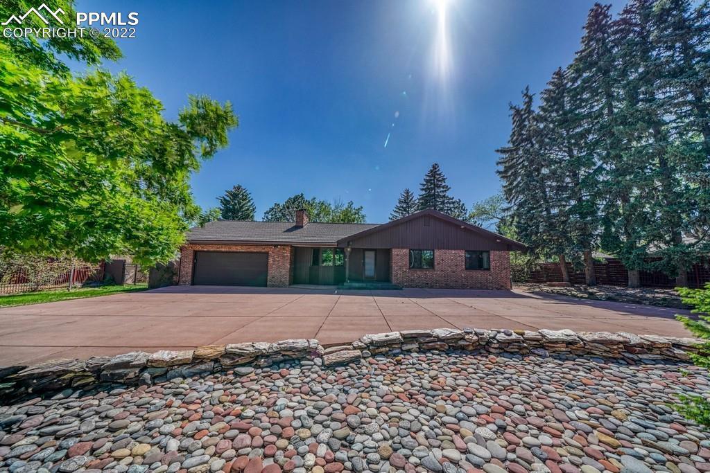 2450 Mesa Rd., Colorado Springs, CO 80904