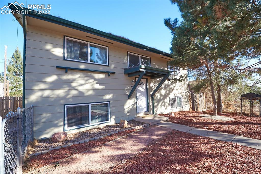 2103 Whitewood Dr., Colorado Springs, CO 80910