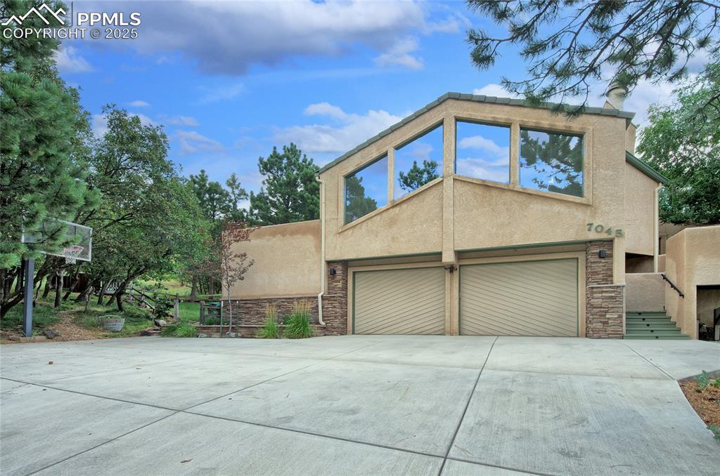 7045 Oak Hills Pl., Colorado Springs, CO 80919