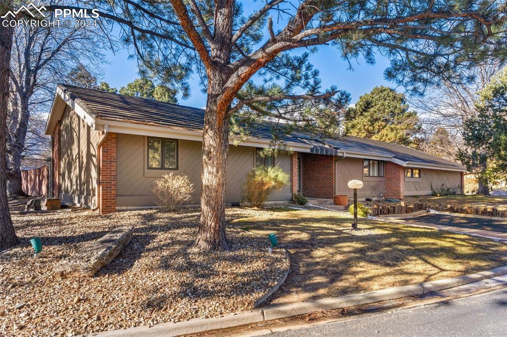 2740 Fox Grove Ct., Colorado Springs, CO 80906