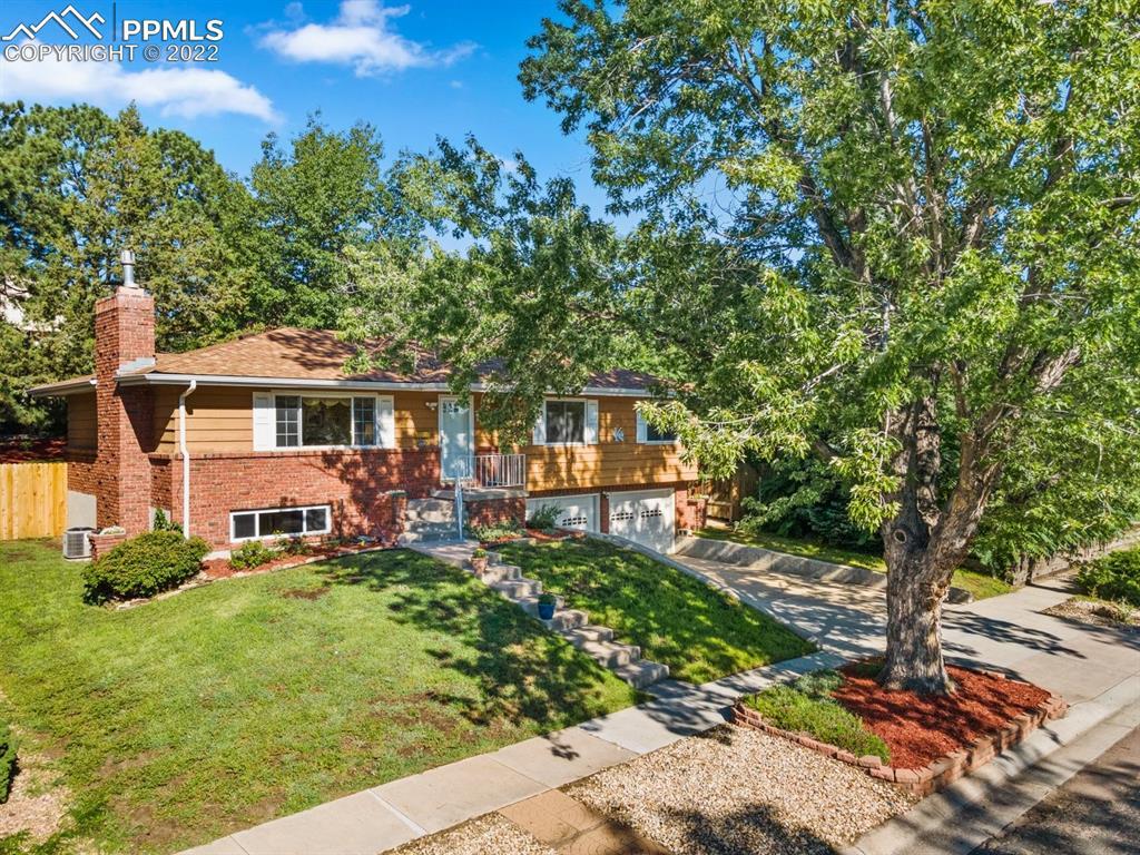 2418 Warwick Ln., Colorado Springs, CO 80909