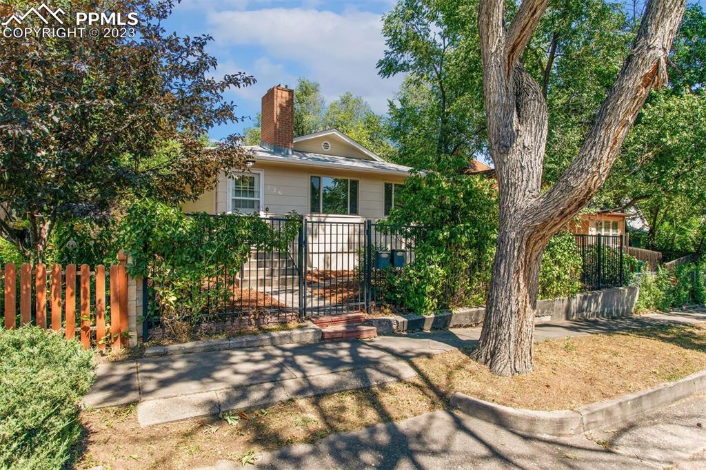 526 W Monument St., Colorado Springs, CO 80905