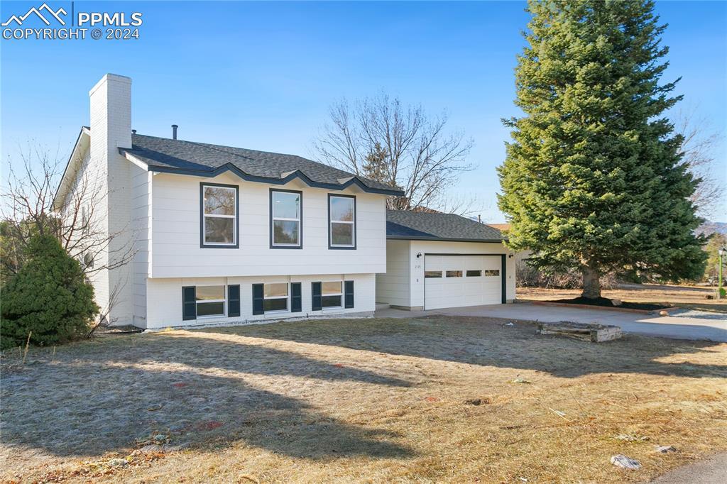 2135 Rusty Hinge Dr., Colorado Springs, CO 80920