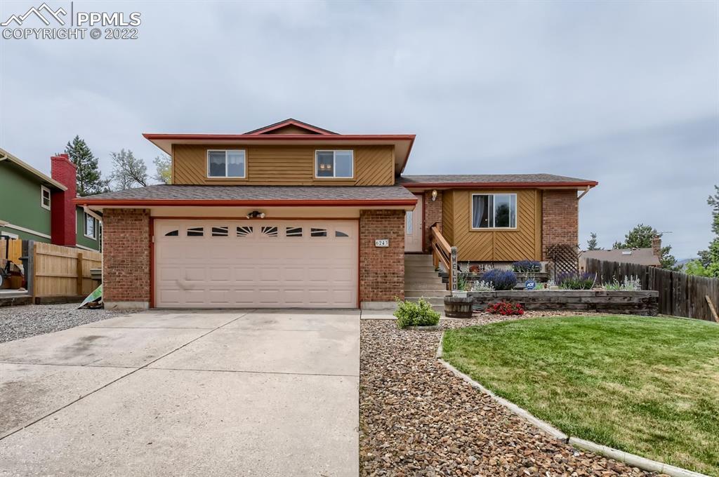 6243 Powder Puff Dr., Colorado Springs, CO 80918