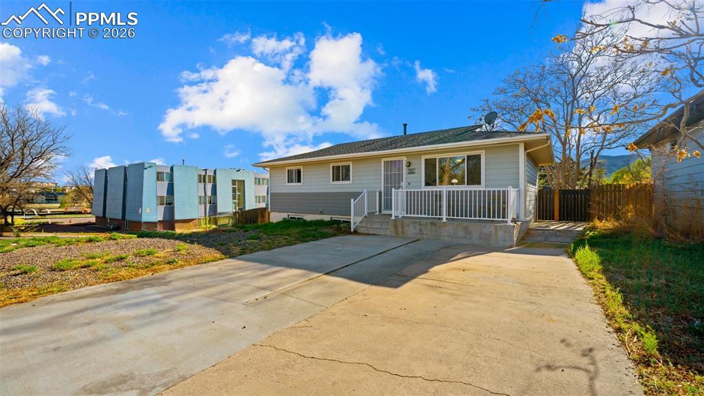 946 Hutchinson Dr., Colorado Springs, CO 80910