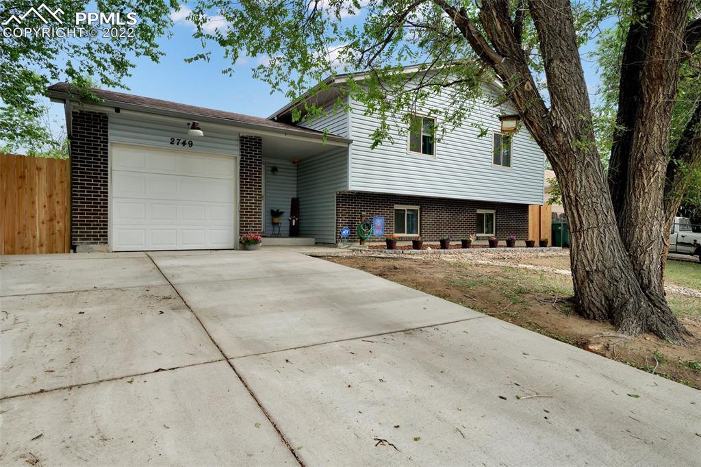 2749 Ferber Dr., Colorado Springs, CO 80916