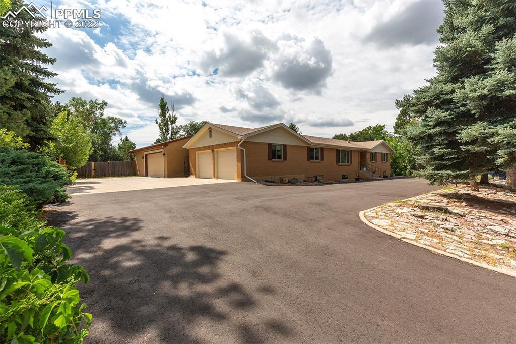 2065 Wildwood Dr., Colorado Springs, CO 80918