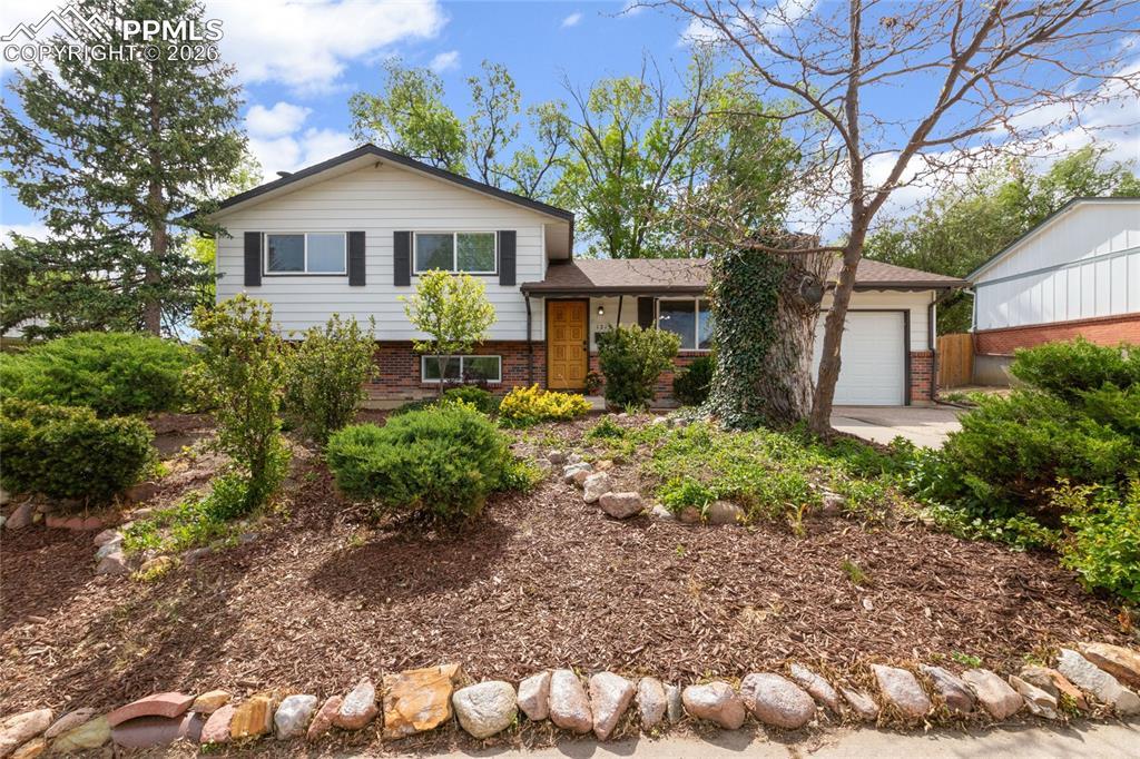 1215 Yosemite Dr., Colorado Springs, CO 80910