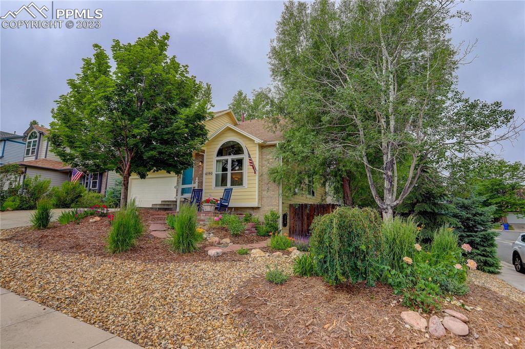 6590 Stonehedge Dr., Colorado Springs, CO 80918