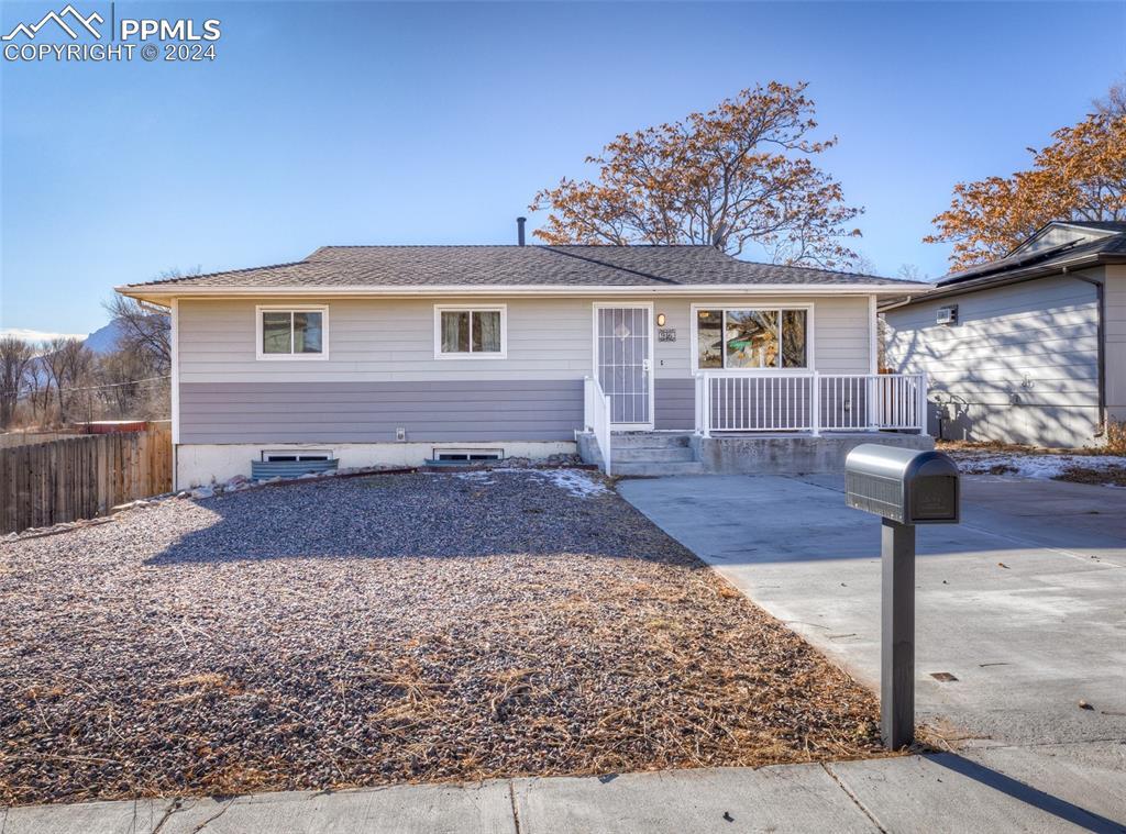 946 Hutchinson Dr., Colorado Springs, CO 80910