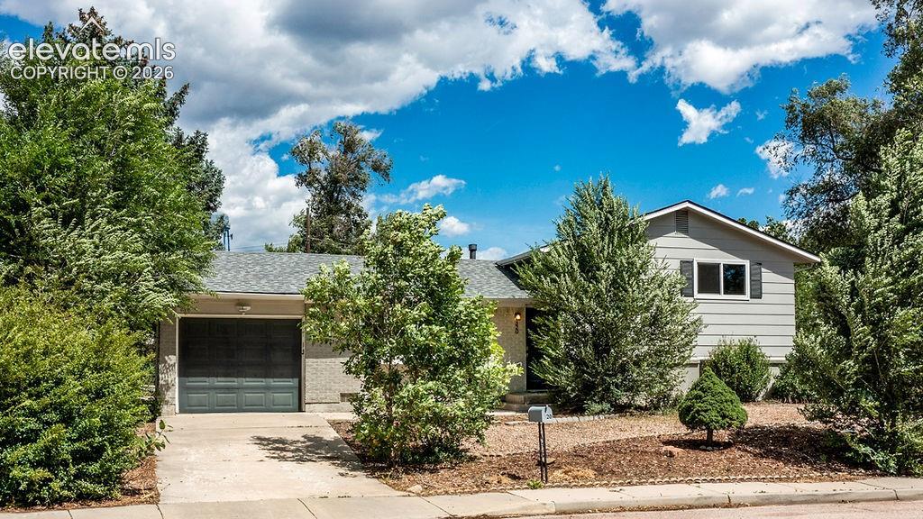 320 Cranbrook Cir., Colorado Springs, CO 80906