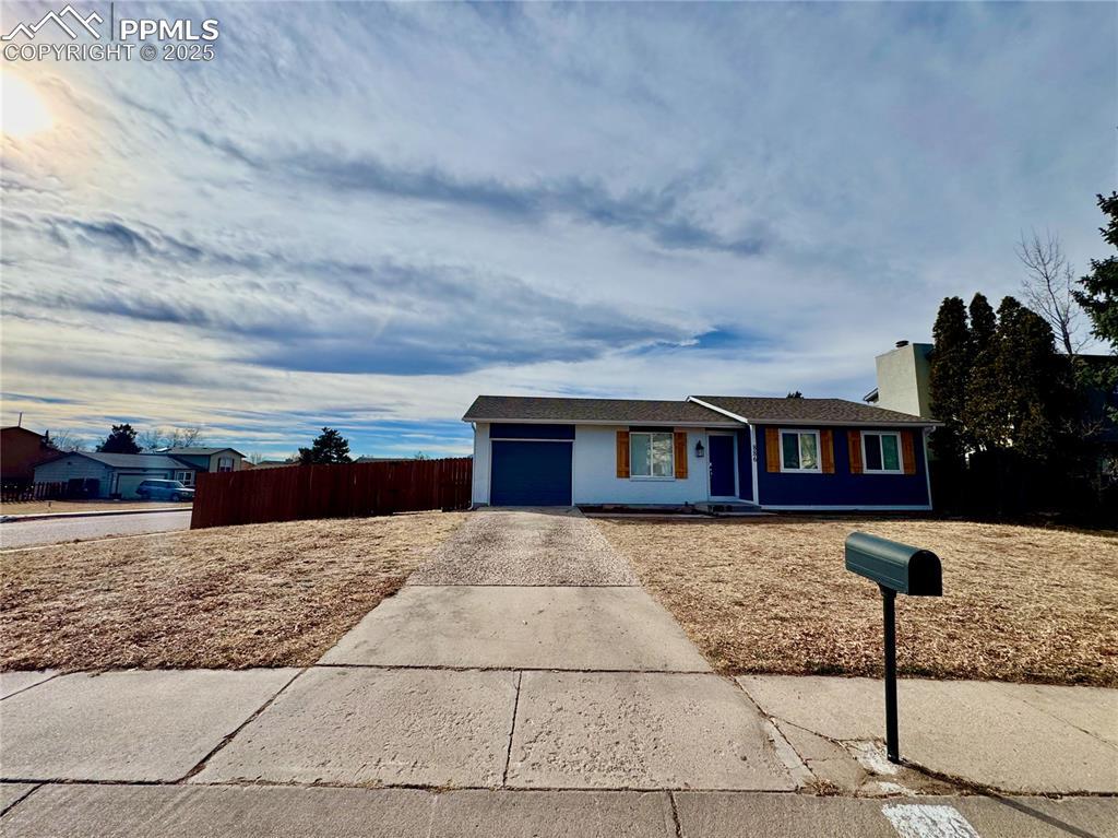 886 Badger Dr., Colorado Springs, CO 80916