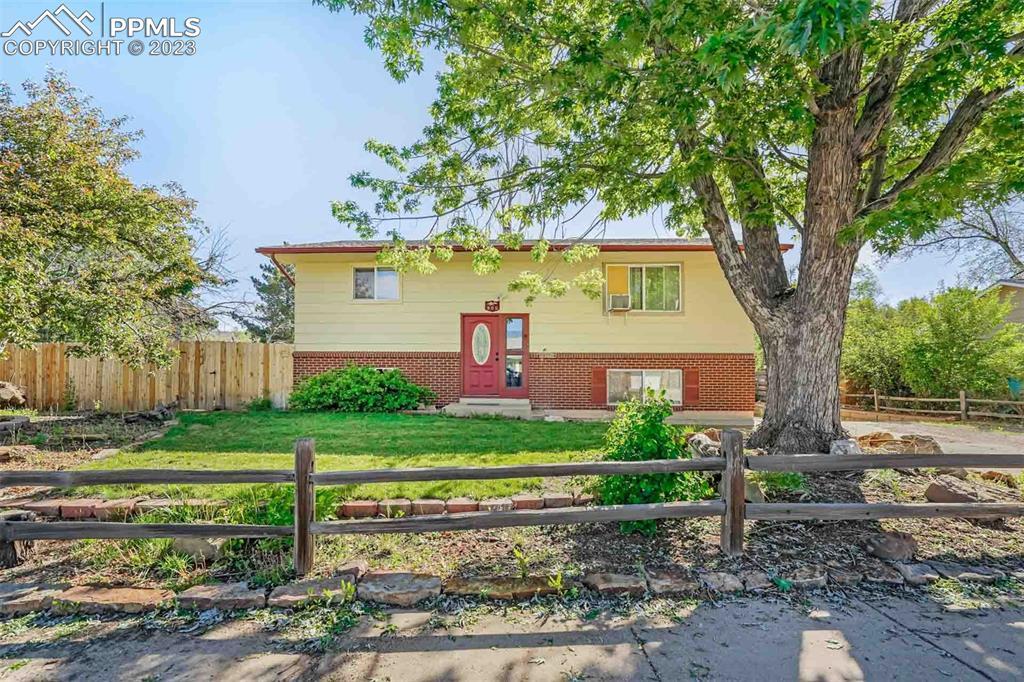 805 Potter Dr., Colorado Springs, CO 80909