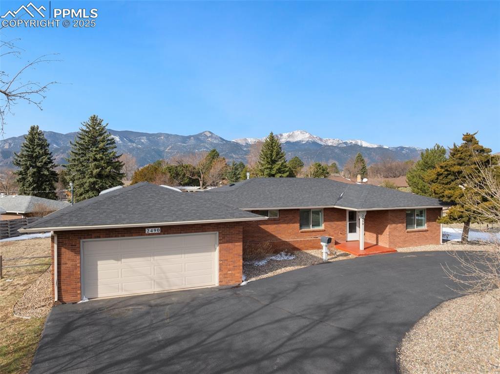 2490 Mesa Rd., Colorado Springs, CO 80904