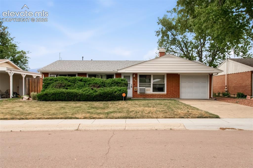 217 Elmwood Dr., Colorado Springs, CO 80907