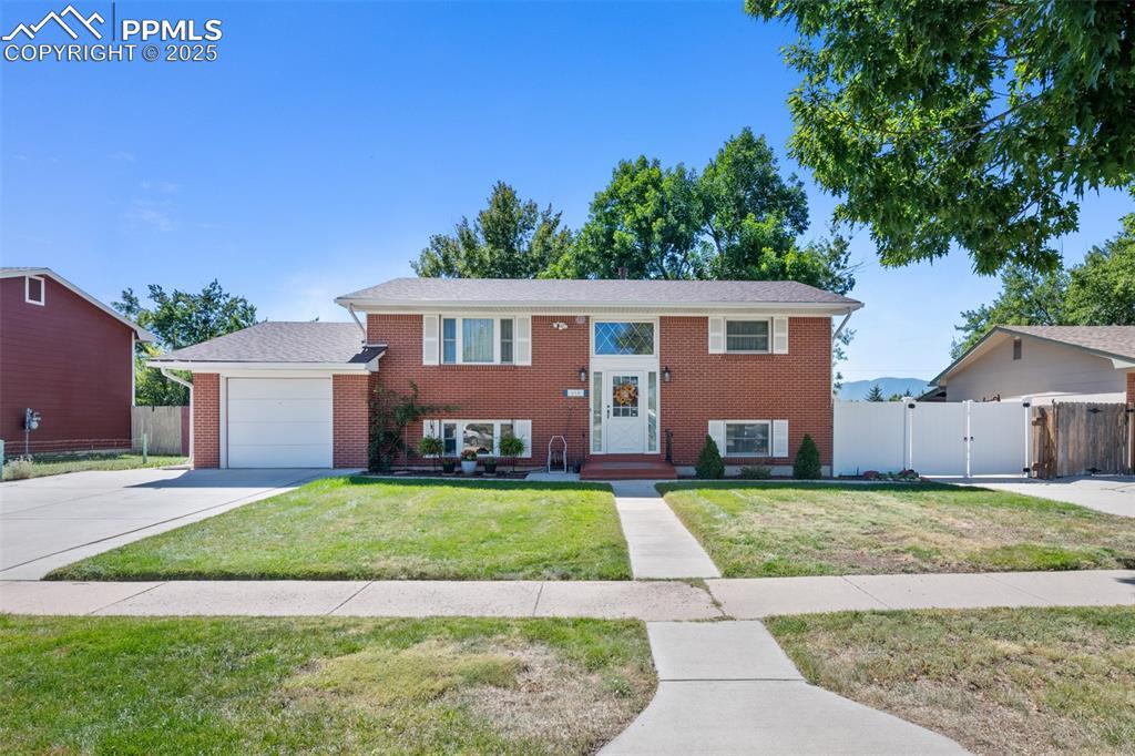 912 Potter Dr., Colorado Springs, CO 80909
