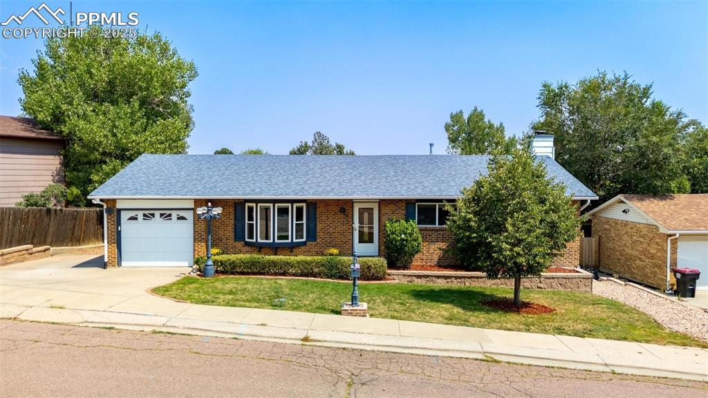 19 E Clover Cir., Colorado Springs, CO 80906