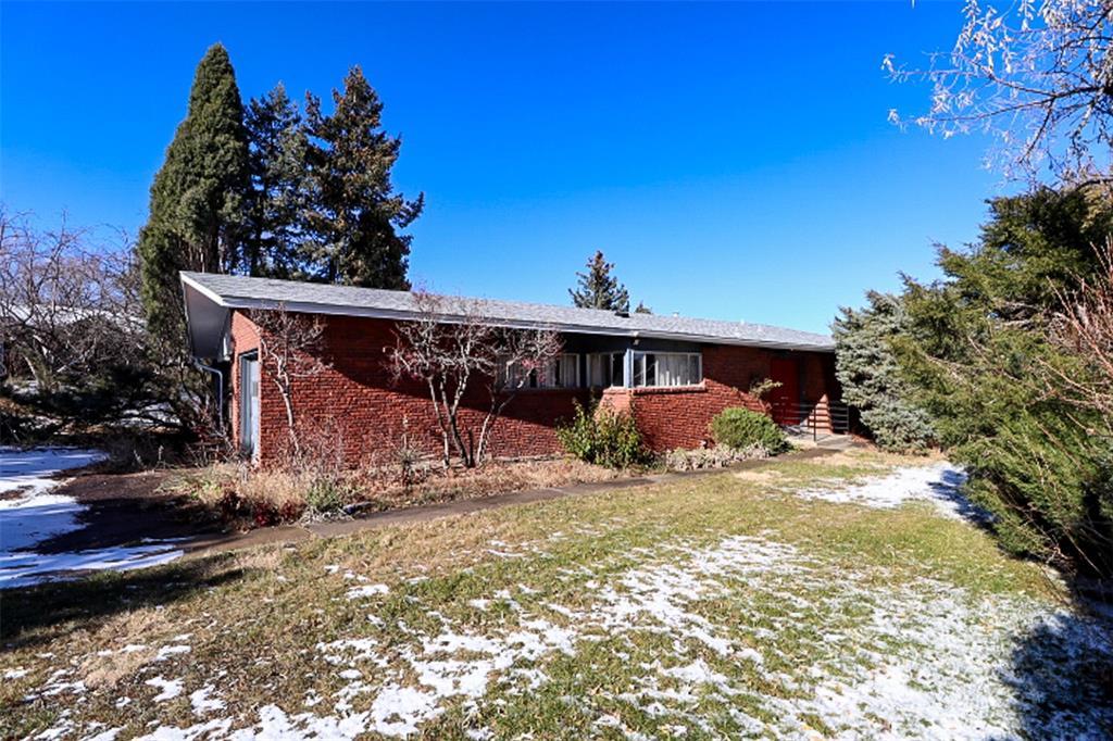 202 Stratmoor Dr., Colorado Springs, CO 80906