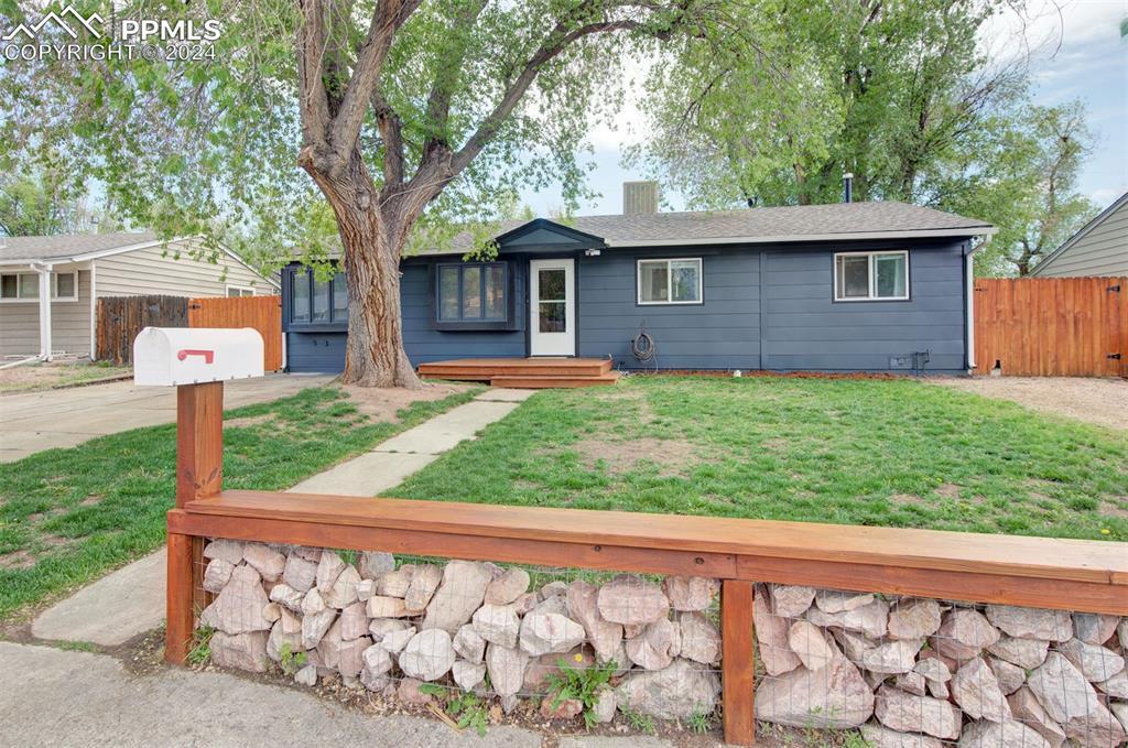 13 Hayes Dr., Colorado Springs, CO 80911